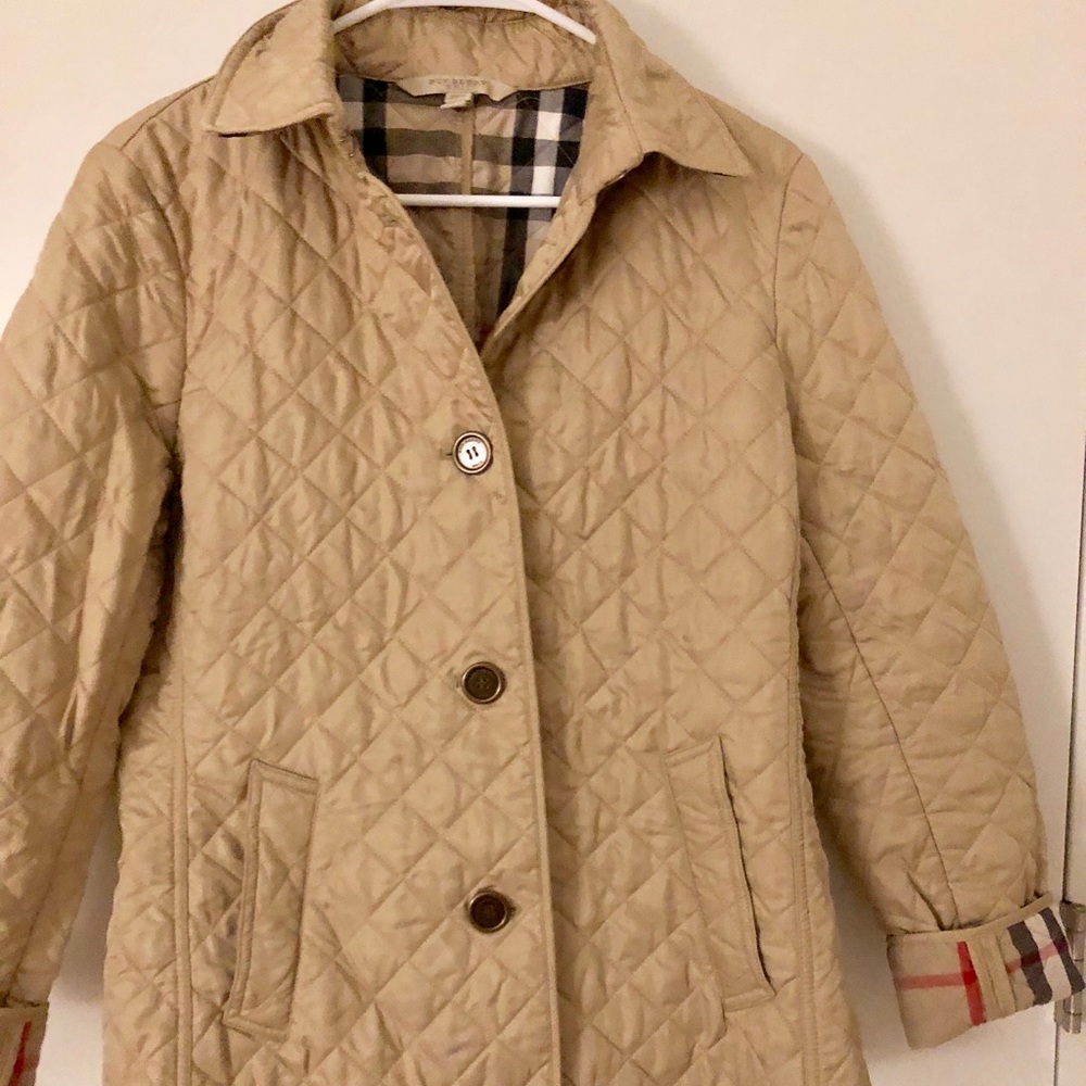 Burberry quilted coat in Beige/ tan.